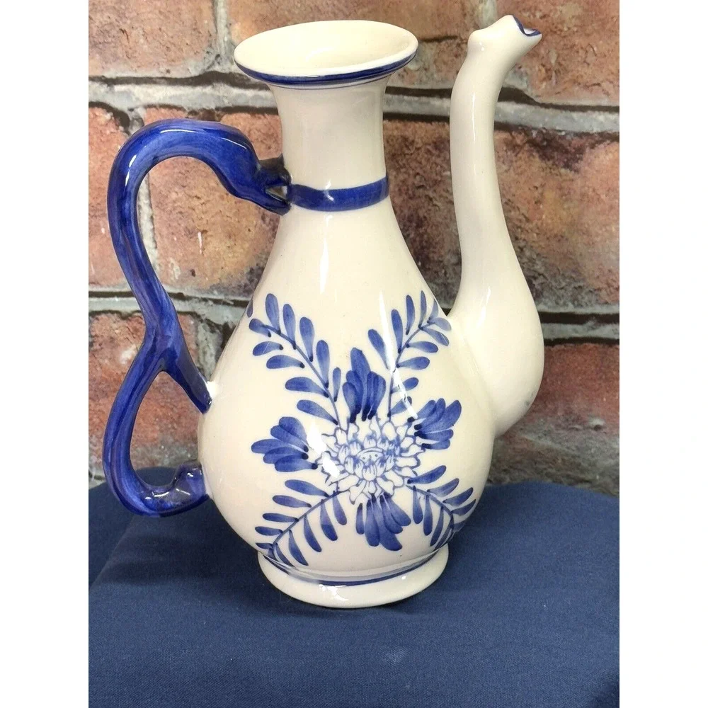 Chinese Vintage 1980s Cobalt Blue White Porcelain Teapot Elegant Long Spout‎